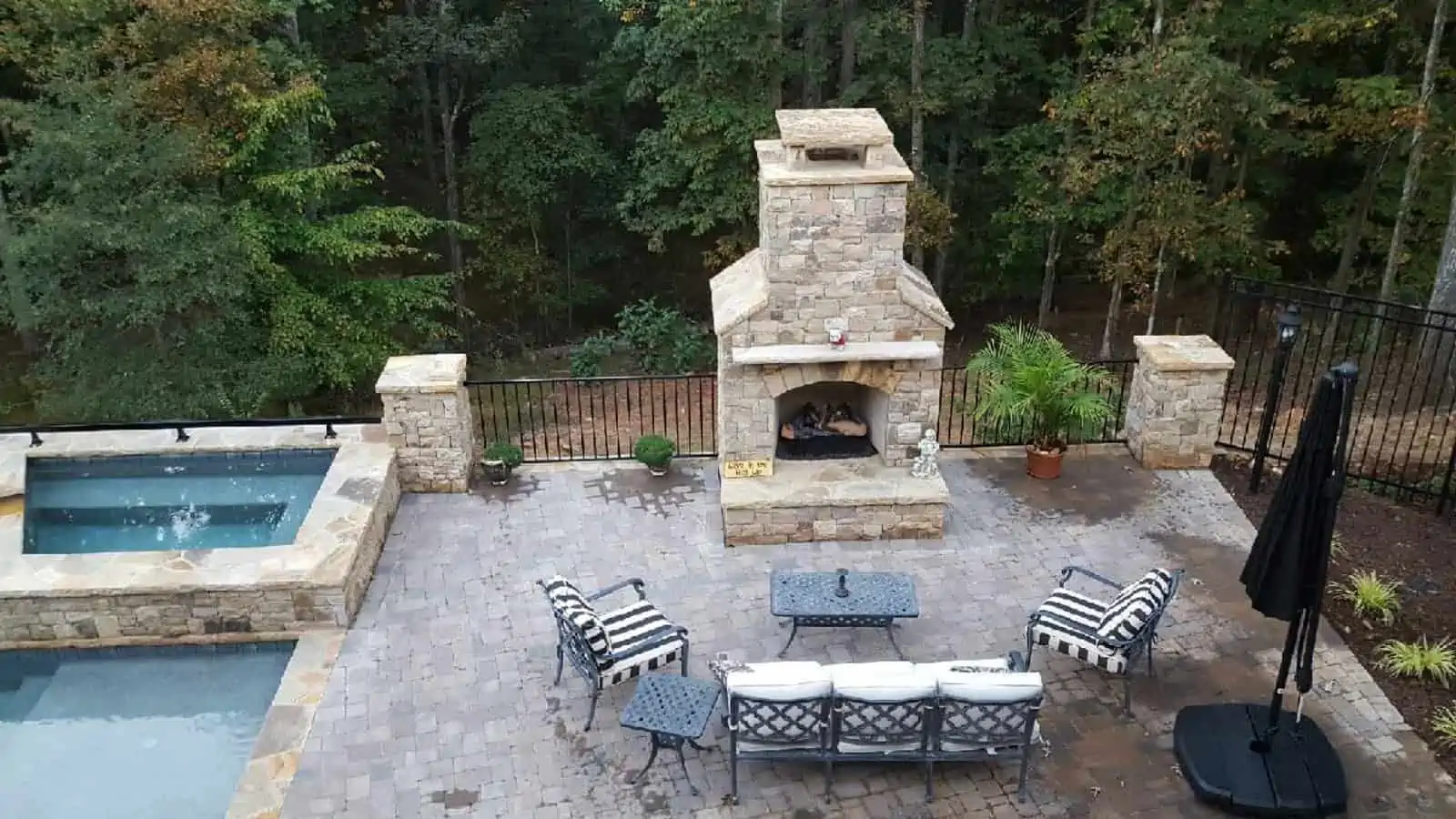 outdoor living space by RCS Pool and Spa